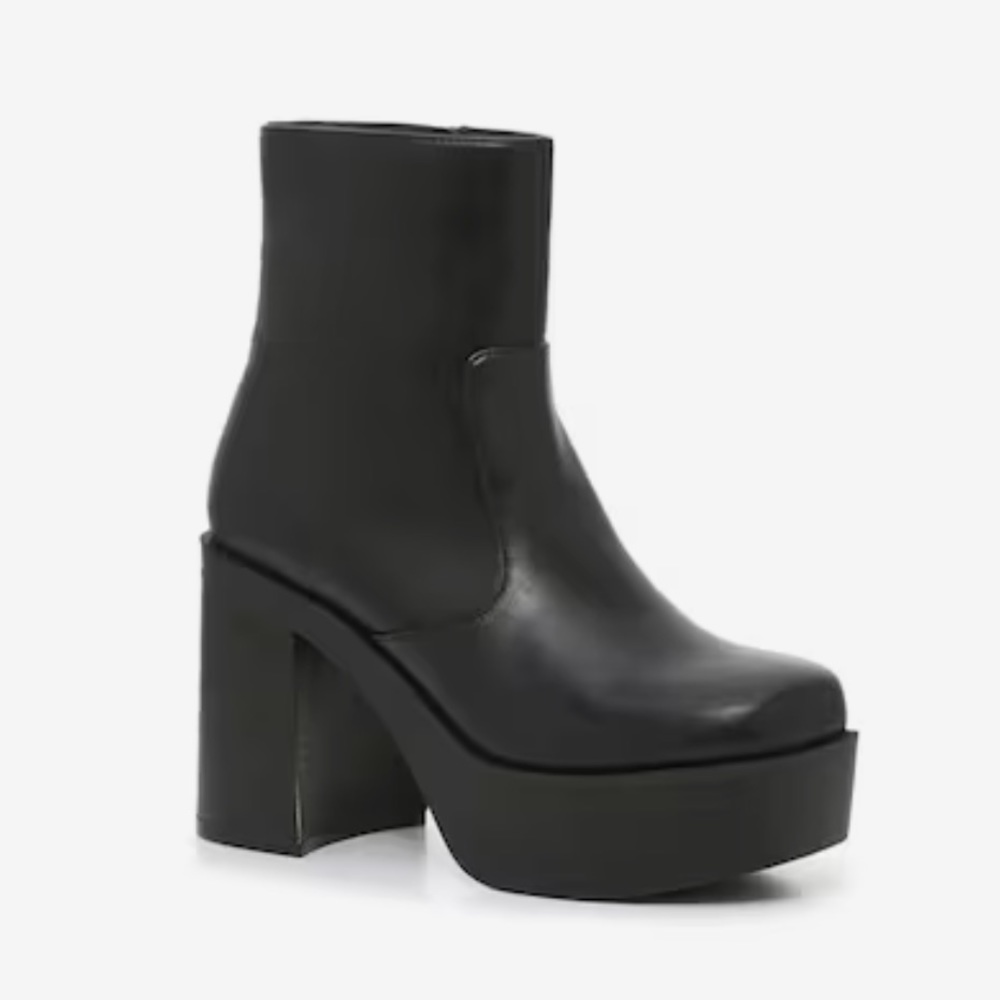 Madden Girl Grace Platform Boots Size 6